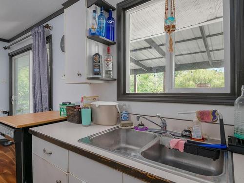 1425 White St, Nanaimo, BC - Indoor Photo Showing Kitchen With Double Sink