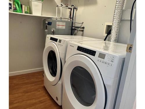 109-675 Aspen Rd, Comox, BC - Indoor Photo Showing Laundry Room