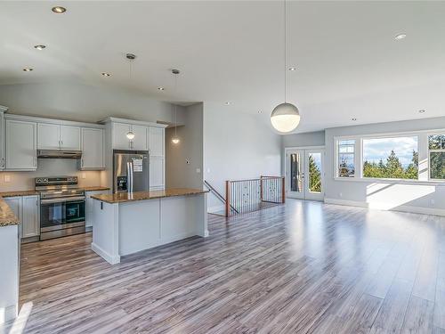 5207 Dewar Rd, Nanaimo, BC - Indoor Photo Showing Kitchen With Stainless Steel Kitchen With Upgraded Kitchen
