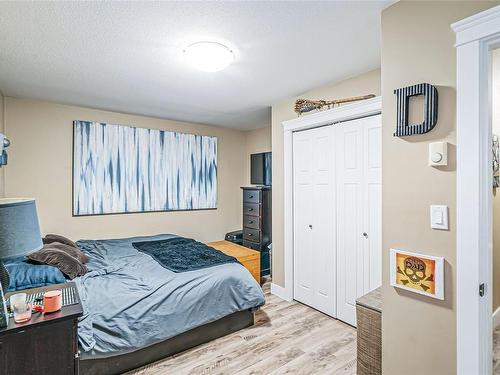 5207 Dewar Rd, Nanaimo, BC - Indoor Photo Showing Bedroom