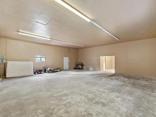 8345 Island Hwy South, Fanny Bay, BC - Indoor Photo Showing Garage