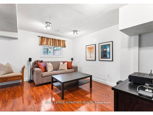 7045 Tamar Mews, Mississauga, ON - Indoor Photo Showing Living Room