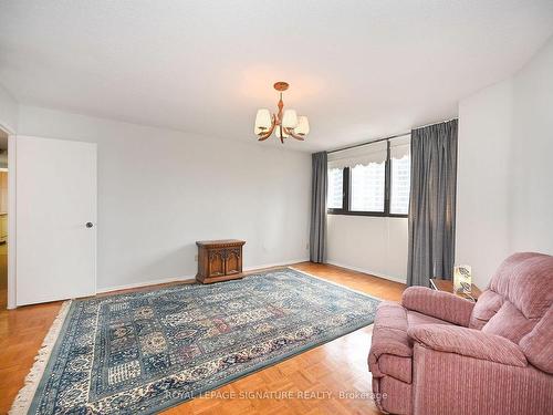 914-1333 Bloor St, Mississauga, ON - Indoor Photo Showing Living Room
