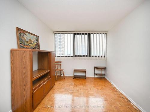 914-1333 Bloor St, Mississauga, ON - Indoor Photo Showing Other Room