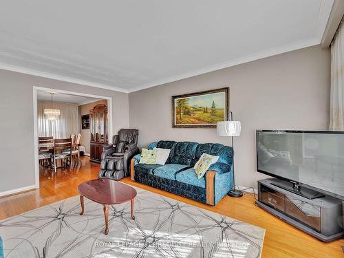 118 Giltspur Dr, Toronto, ON - Indoor Photo Showing Living Room