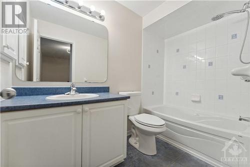136 Gatespark Private, Ottawa, ON - Indoor Photo Showing Bathroom