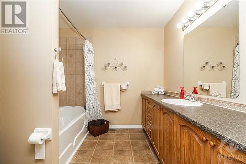 Primary Ensuite - 812 Galleria Circle, Cumberland, ON - Indoor Photo Showing Bathroom