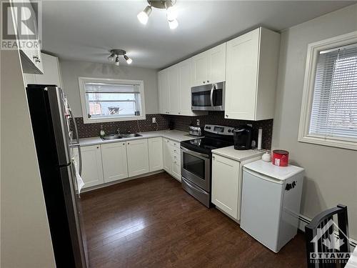 291 Presland Road, Ottawa, ON - Indoor Photo Showing Kitchen With Double Sink