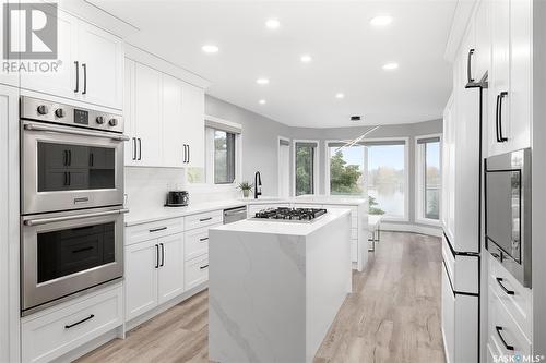 411 Braeside Bay, Saskatoon, SK - Indoor Photo Showing Kitchen With Upgraded Kitchen