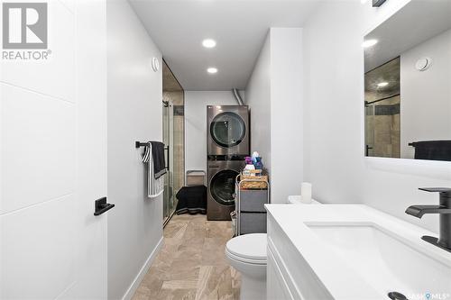411 Braeside Bay, Saskatoon, SK - Indoor Photo Showing Bathroom