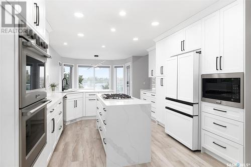 411 Braeside Bay, Saskatoon, SK - Indoor Photo Showing Kitchen With Upgraded Kitchen