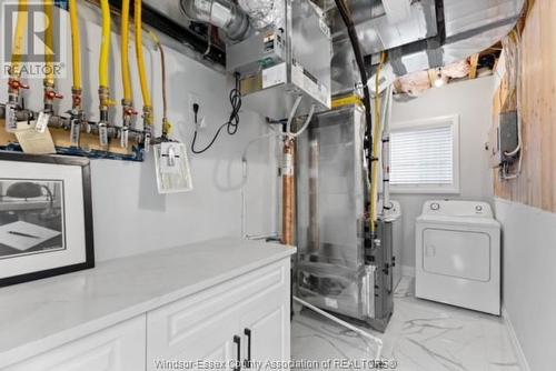 591 Charles Street, Windsor, ON - Indoor Photo Showing Laundry Room