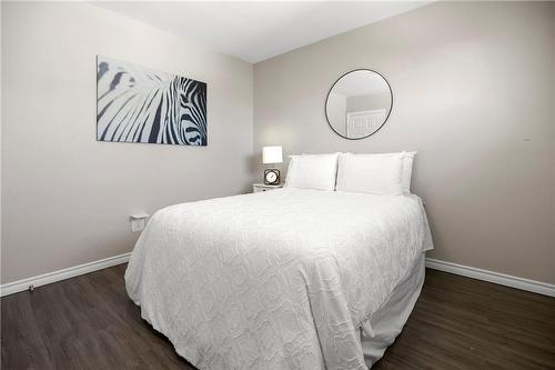 130 Winchester Boulevard, Hamilton, ON - Indoor Photo Showing Bedroom