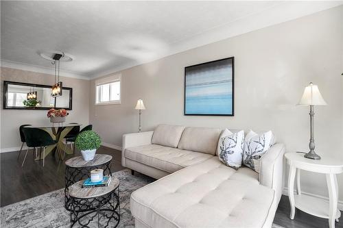 130 Winchester Boulevard, Hamilton, ON - Indoor Photo Showing Living Room