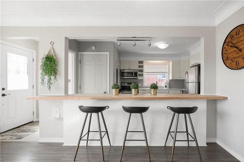 130 Winchester Boulevard, Hamilton, ON - Indoor Photo Showing Kitchen