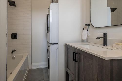 5 Florence Street, Hamilton, ON - Indoor Photo Showing Bathroom