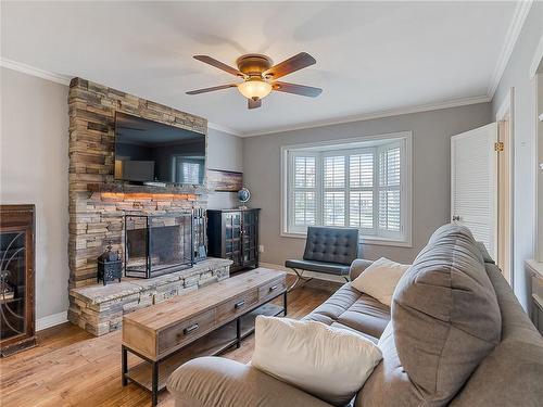 4 Cambria Court, Hamilton, ON - Indoor Photo Showing Living Room With Fireplace