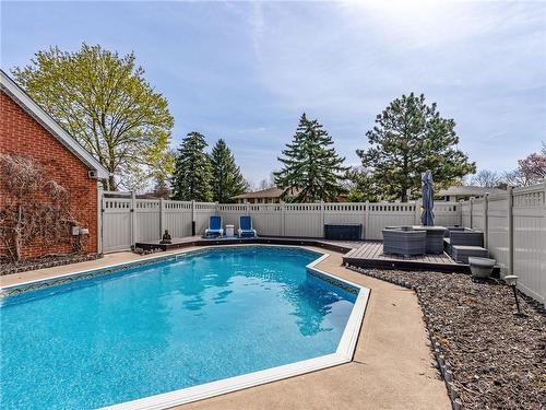 4 Cambria Court, Hamilton, ON - Outdoor With In Ground Pool With Backyard