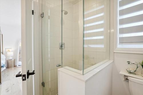 2071 Ghent Avenue|Unit #3, Burlington, ON - Indoor Photo Showing Bathroom