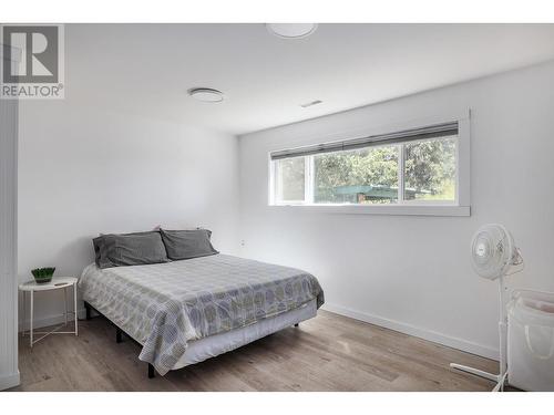 587 Mountain Drive, Vernon, BC - Indoor Photo Showing Bedroom