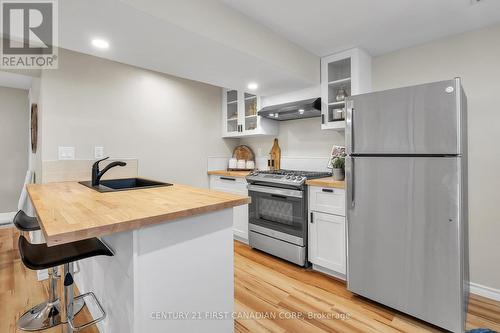 180 Gammage St, London, ON - Indoor Photo Showing Kitchen