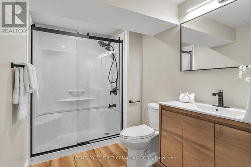 180 Gammage St, London, ON - Indoor Photo Showing Bathroom