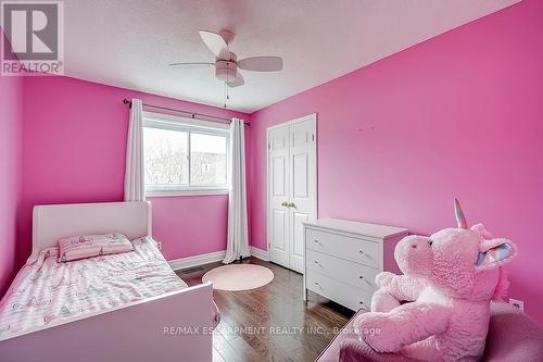 30 Culotta Dr, Hamilton, ON - Indoor Photo Showing Bedroom