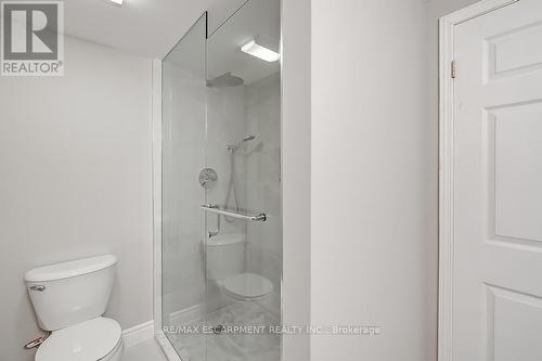 30 Culotta Dr, Hamilton, ON - Indoor Photo Showing Bathroom