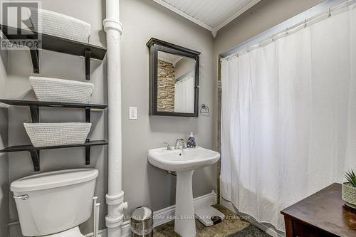 92 Steven Street, Hamilton, ON - Indoor Photo Showing Bathroom