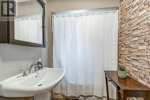 92 Steven Street, Hamilton, ON - Indoor Photo Showing Bathroom