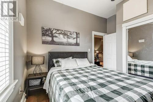 92 Steven Street, Hamilton, ON - Indoor Photo Showing Bedroom