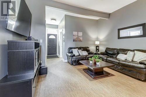 92 Steven St, Hamilton, ON - Indoor Photo Showing Living Room