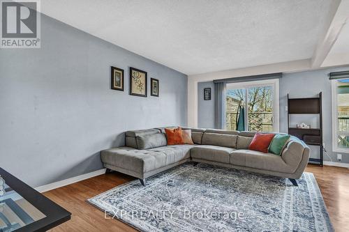 #25 -40 Grayrocks Ave, Hamilton, ON - Indoor Photo Showing Living Room