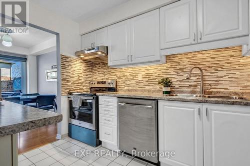 #25 -40 Grayrocks Ave, Hamilton, ON - Indoor Photo Showing Kitchen With Upgraded Kitchen