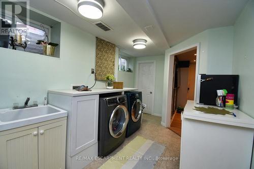 759 Stone Church Rd E, Hamilton, ON - Indoor Photo Showing Laundry Room