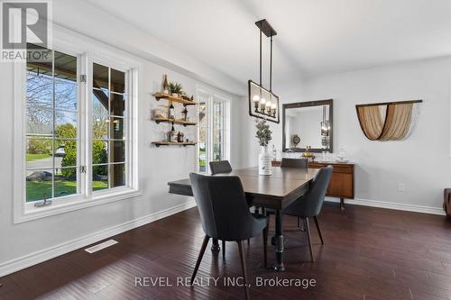 6 Frontier Dr, Niagara-On-The-Lake, ON - Indoor Photo Showing Dining Room