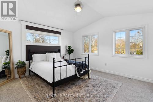 6 Frontier Dr, Niagara-On-The-Lake, ON - Indoor Photo Showing Bedroom