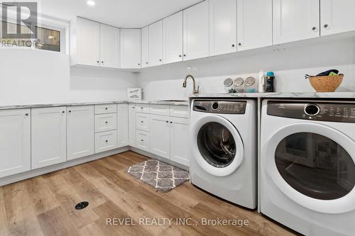 6 Frontier Dr, Niagara-On-The-Lake, ON - Indoor Photo Showing Laundry Room