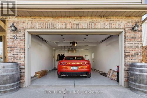 6 Frontier Dr, Niagara-On-The-Lake, ON - Indoor Photo Showing Garage