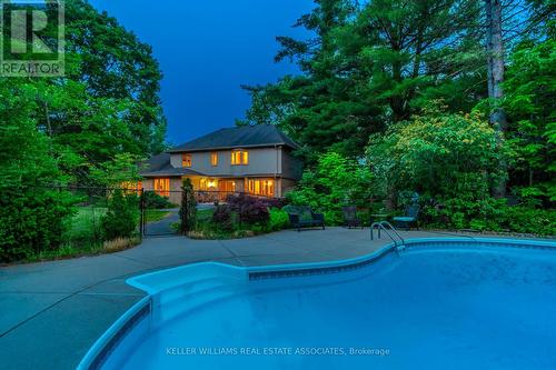 7 Blackberry Place, Hamilton, ON - Outdoor With In Ground Pool With Backyard