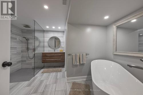 235 Riverside Parkway, Quinte West, ON - Indoor Photo Showing Bathroom