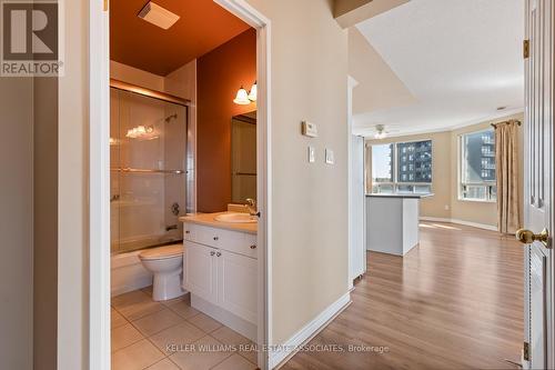 #512 -60 Wyndham St S, Guelph, ON - Indoor Photo Showing Bathroom