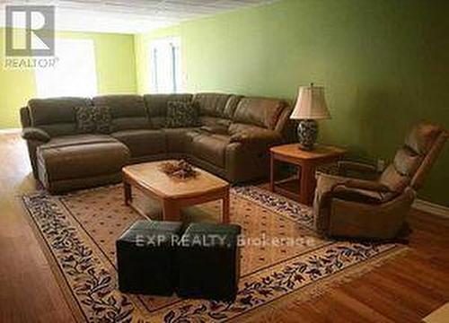 204 Jennison Rd, Bancroft, ON - Indoor Photo Showing Living Room