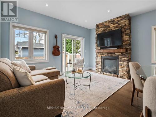 91 Main St, St. Catharines, ON - Indoor Photo Showing Living Room With Fireplace