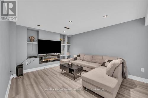 53 Highbury Dr, Hamilton, ON - Indoor Photo Showing Living Room