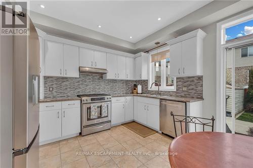 53 Highbury Dr, Hamilton, ON - Indoor Photo Showing Kitchen With Upgraded Kitchen