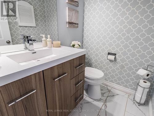 67 Centre St S, Brampton, ON - Indoor Photo Showing Bathroom