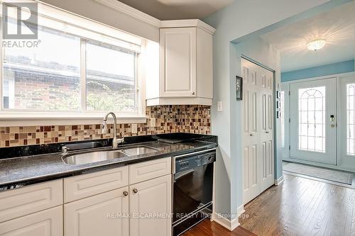 689 Ardleigh Cres, Burlington, ON - Indoor Photo Showing Kitchen With Double Sink
