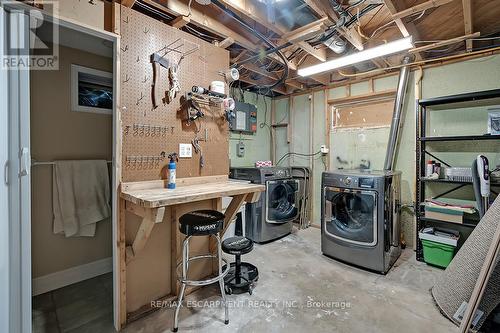 689 Ardleigh Crescent, Burlington, ON - Indoor Photo Showing Laundry Room