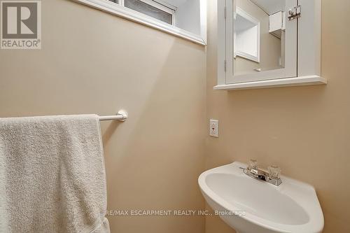 689 Ardleigh Cres, Burlington, ON - Indoor Photo Showing Bathroom